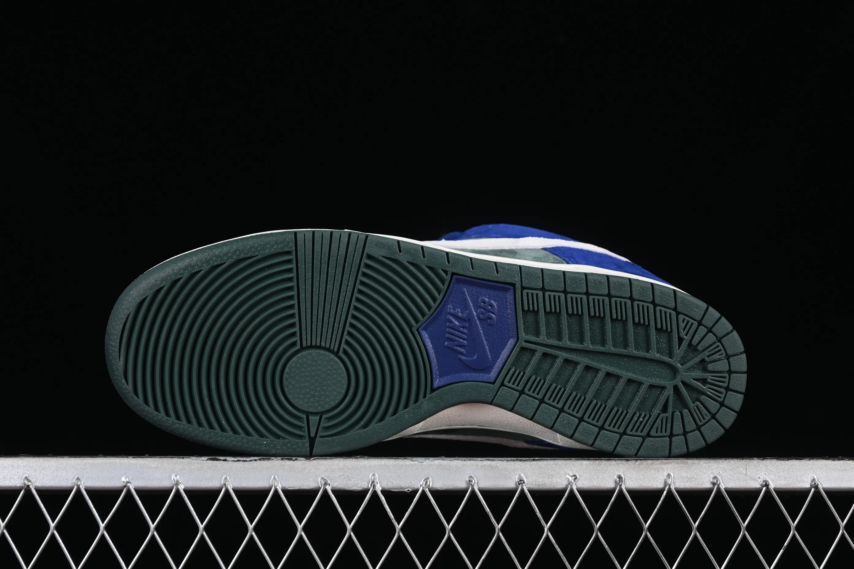 All categories Nk SB Dunk Series Nk SB Dunk Low Low-top sneakers K version Nk SB Dunk Low SB dunk series low-top casual sports skateboard shoes HF3704-400